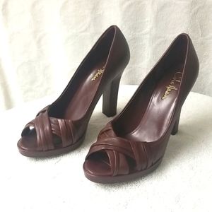COLE HAAN maroon leather pumps